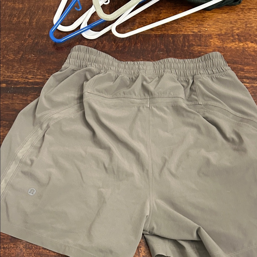 lululemon athletica Men's Tan/grey green XS Athletic Shorts